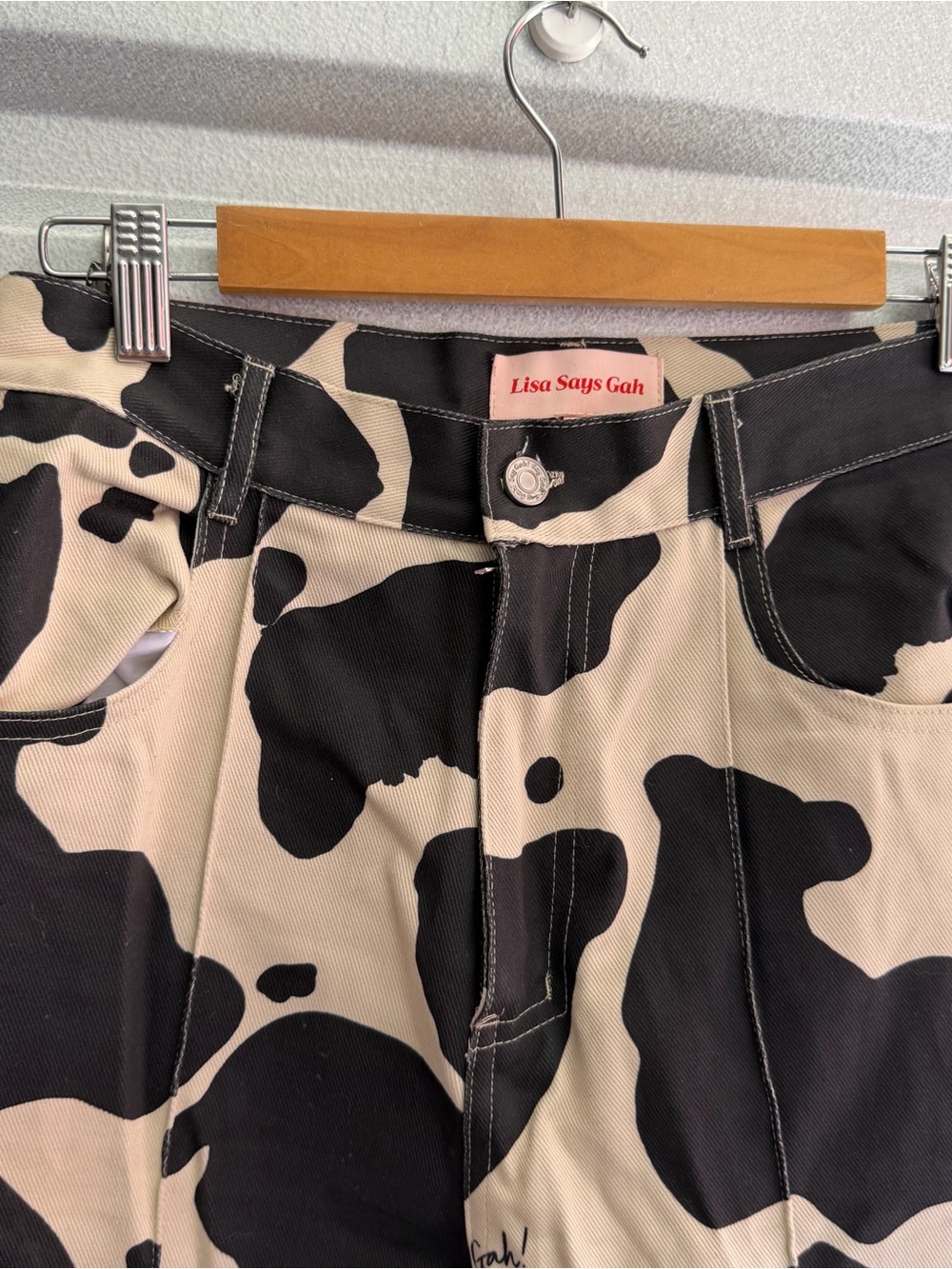 Lisa Says Gah Robyn Jean in cow - Picture 4 of 8